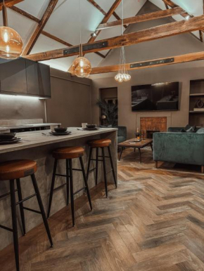 Town Centre Apartments with Spa - Magistrates suite